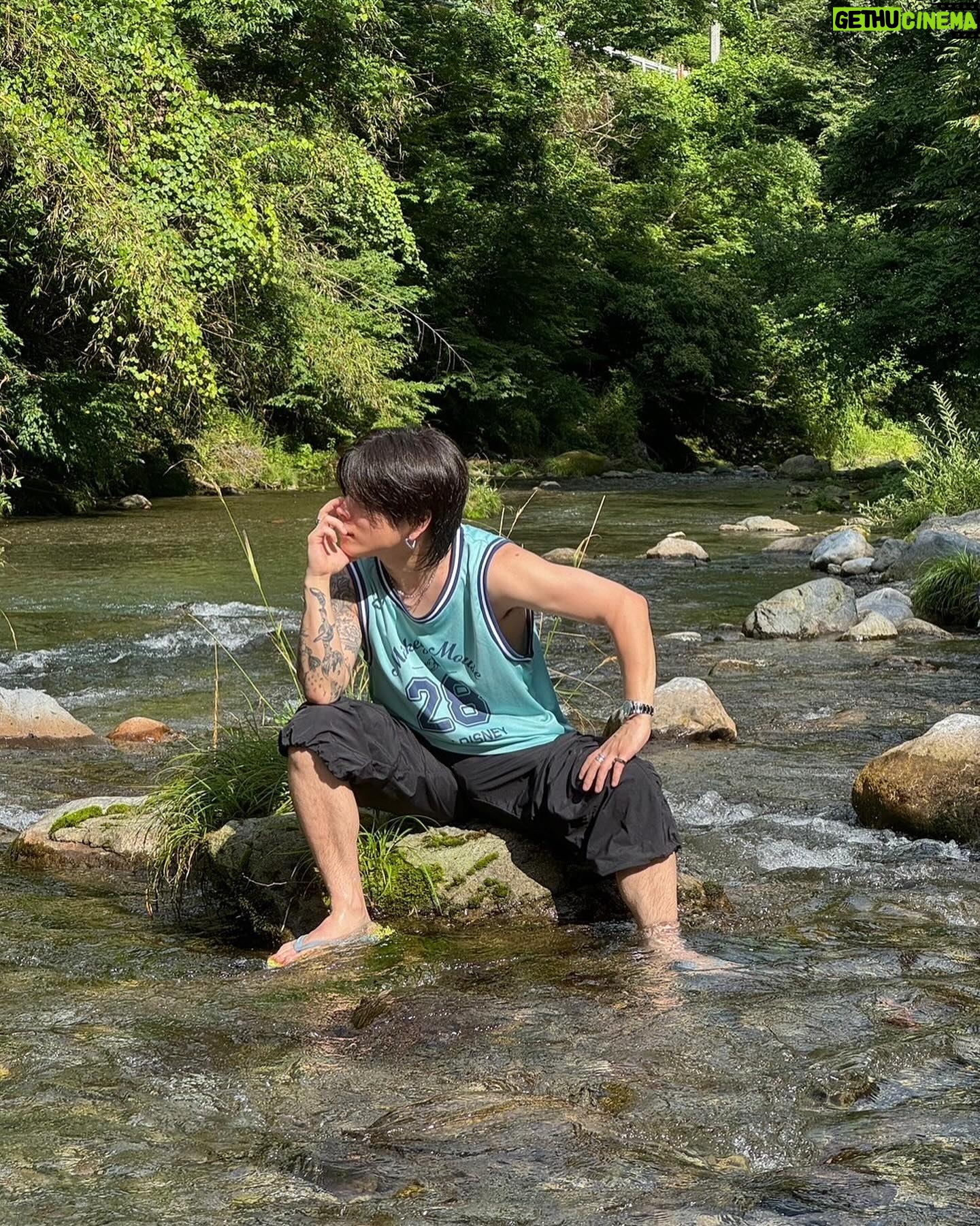Yuuri - 50.3K Likes - 夏してきた。
川。
そして3枚目の写真の指さしてる足石にぶつけて怪我して死んでます。
カメラマン📷 カスタム @__juntleman__
