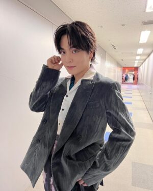 Yuuri Instagram - CDTVライブ！ライブ！
見てくれたみんなありがとう🤘
ビリミリオンから恋人じゃなくなった日へ変身した僕です笑