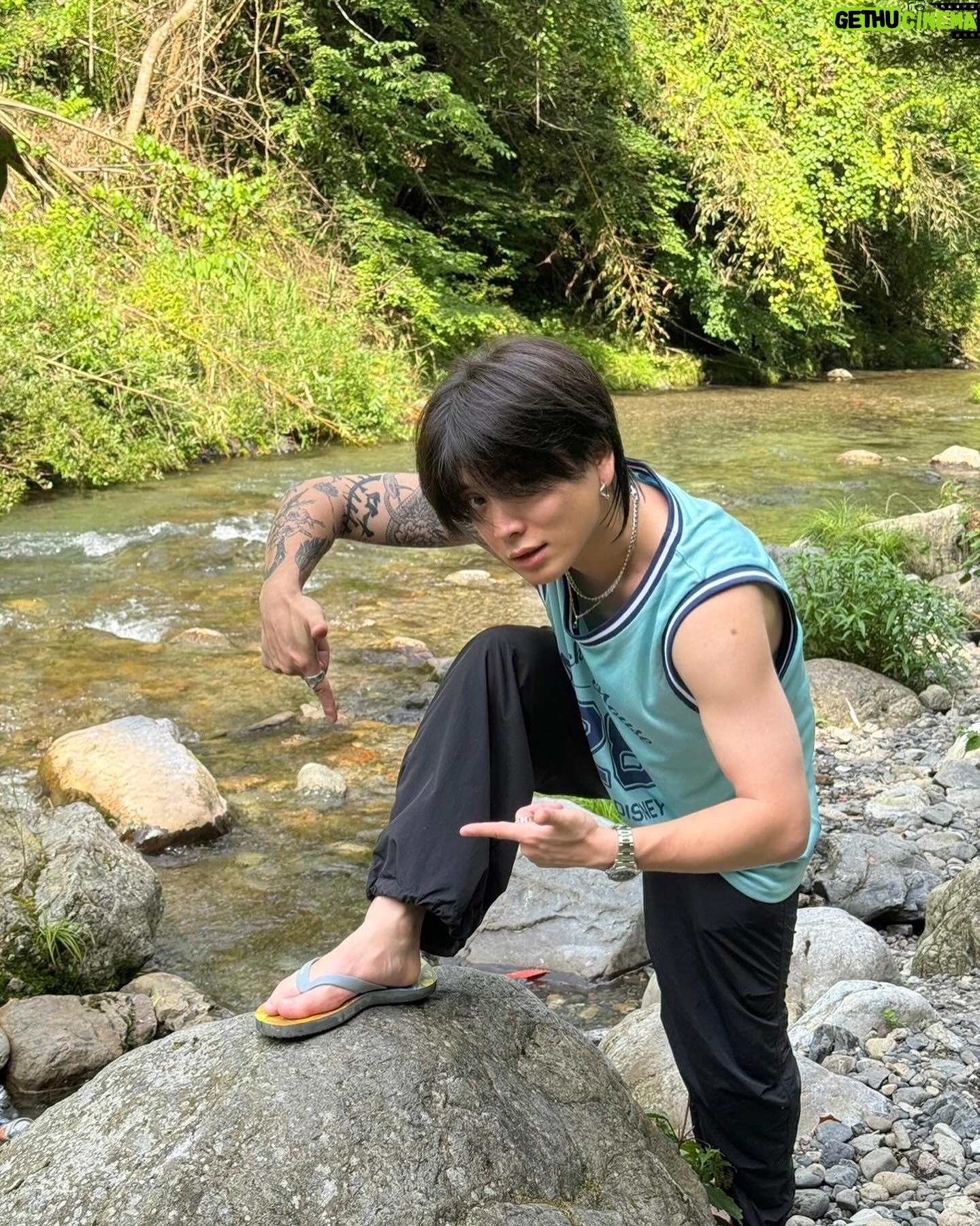 Yuuri - 50.3K Likes - 夏してきた。
川。
そして3枚目の写真の指さしてる足石にぶつけて怪我して死んでます。
カメラマン📷 カスタム @__juntleman__