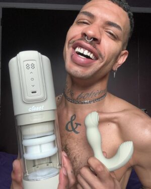 Yvie Oddly Instagram - 🌶️TOY GIVEAWAY!🌶️ I’m hooking EVERYONE up with FREE spicy toys or gift cards to Closet @notagaysexshop! All you have to do is:

🌶️Click the link in my Instagram bio 
🌶️Sign up with your email
🌶️See your gift from me and Closet💋

100% discreet shipping & billing💦 Ships worldwide🌎 Tag someone who deserves a toy

#closetpartner