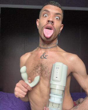 Yvie Oddly Instagram - 🌶️TOY GIVEAWAY!🌶️ I’m hooking EVERYONE up with FREE spicy toys or gift cards to Closet @notagaysexshop! All you have to do is:

🌶️Click the link in my Instagram bio 
🌶️Sign up with your email
🌶️See your gift from me and Closet💋

100% discreet shipping & billing💦 Ships worldwide🌎 Tag someone who deserves a toy

#closetpartner