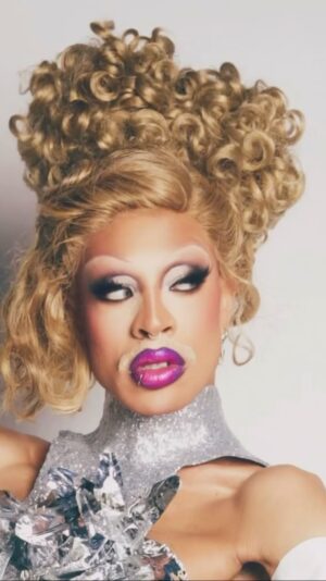 Yvie Oddly Instagram - 🩷💚All About Yvie: 
  Into the Oddity💚🩷

💚🩷June 19th🩷💚

🩷💚🩷AllAboutYvie.com🩷💚🩷
#AllAboutYvie