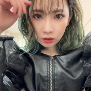 ZAQ Instagram - #りなかる　ありがとうございました‼️

相変わらずあったかいイベントでとても楽しかった😊‼️赤崎千夏ちゃん、福原綾香ちゃんのいつメントークも楽しかったし、奥井さんの歌もさすがすぎて、とても勉強になりました🙇🙇🙇

また鹿児島でライブしたいよー🥹
鹿屋ではもちろんですが、アミュ広場で歌える日を密かに夢見てます。あと姶良市観光大使も。。笑