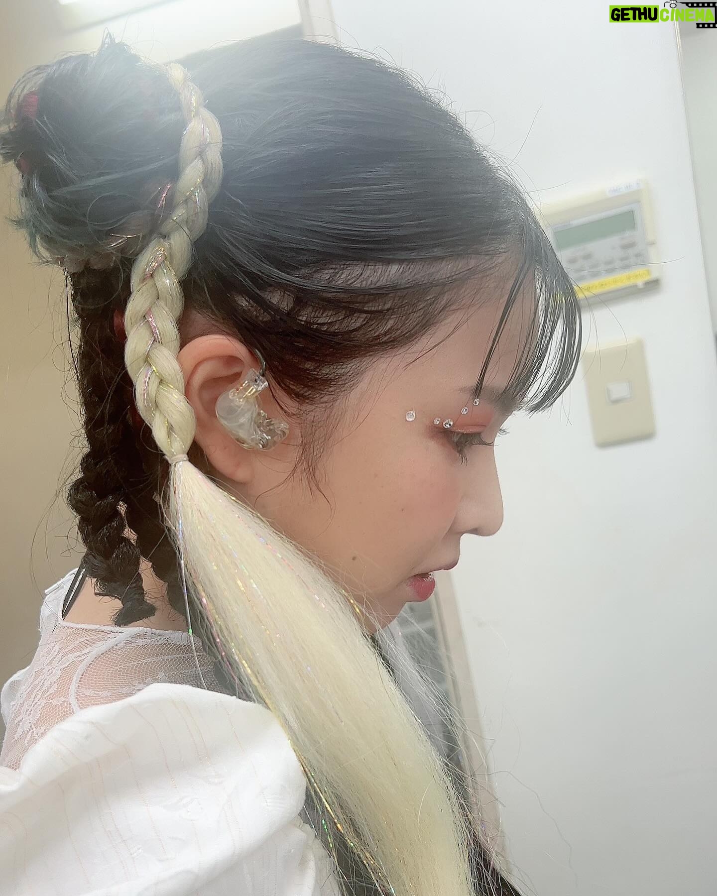 ZAQ - 755 Likes - 昨日のライブのおヘアメイク、最強に可愛かったぁ❣️❣️
かなさん @kanako.furuhashi のメイクは、いくら暴れても絶対に落ちないのー✨いつもありがとうございます❣️
