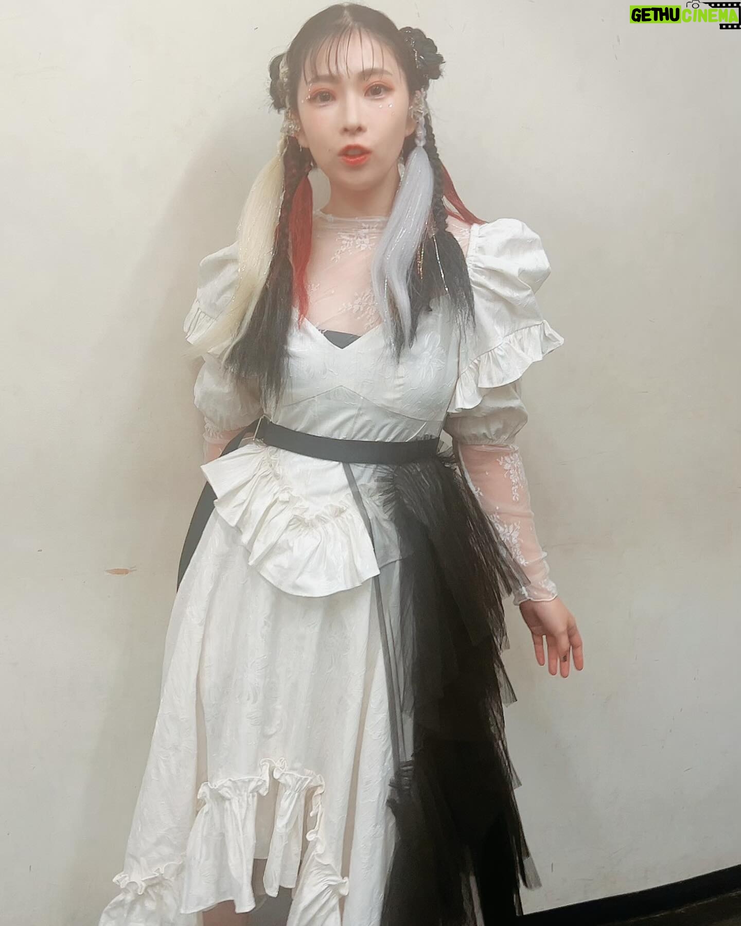 ZAQ - 755 Likes - 昨日のライブのおヘアメイク、最強に可愛かったぁ❣️❣️
かなさん @kanako.furuhashi のメイクは、いくら暴れても絶対に落ちないのー✨いつもありがとうございます❣️