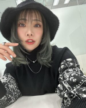 ZAQ Instagram - 今日は取材DAYでした🫶

おヘアメイクをしていただいたんだけど、ウルフレイヤーっぽいスタイリングしてもらえて幸😘❣️

公開をお楽しみにみにみに！