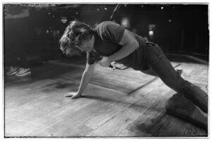 Zac Hanson Instagram - Why you ask am I doing one handed pushups while singing… don’t ask questions you are not ready to learn the answer to! #realtalk - photo by @zmyersofficial
