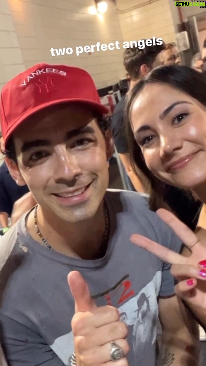 Zach Kornfeld - 84K Likes - Maggie met the @jonasbrothers. I was there too. #thetour