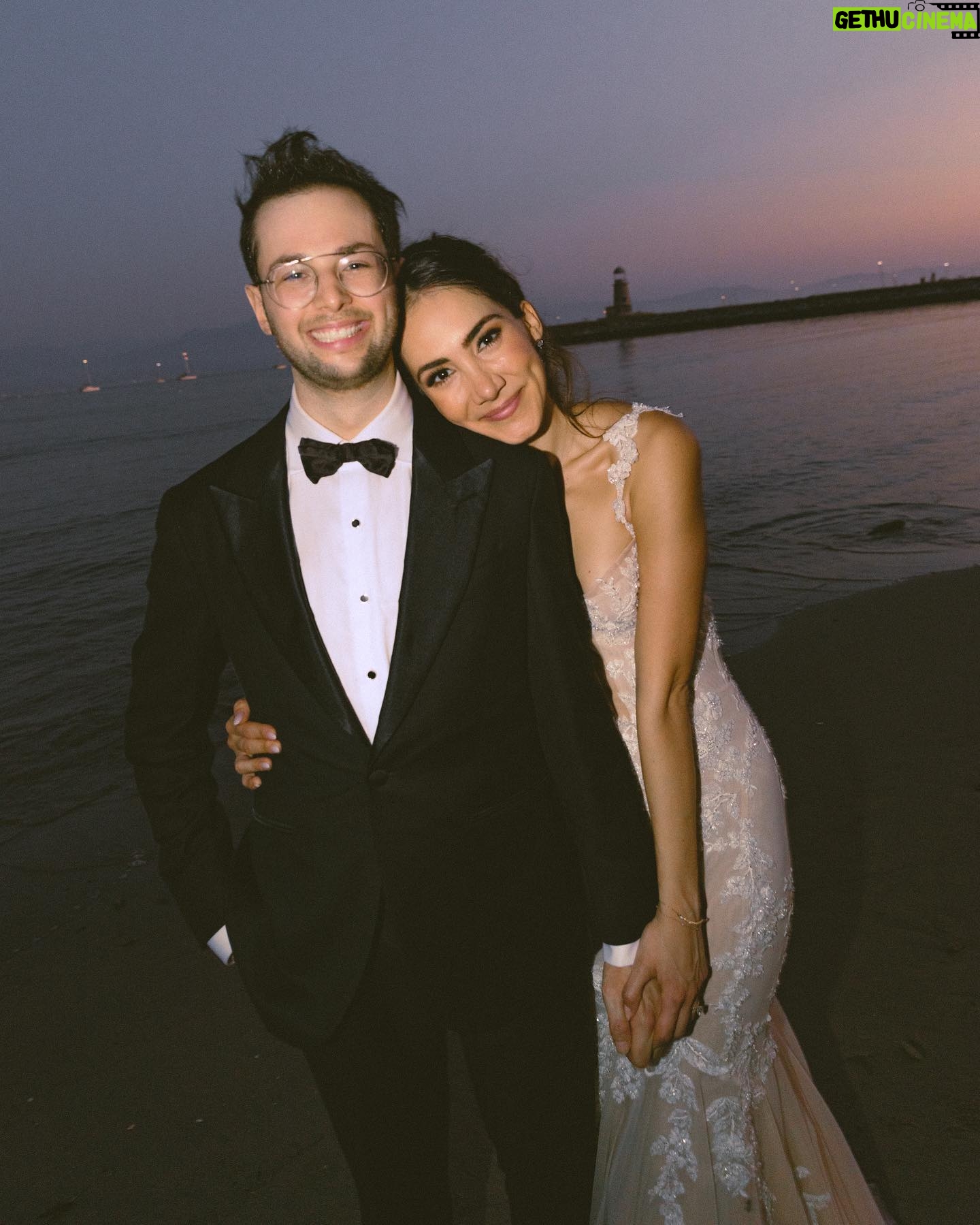 Zach Kornfeld - 470.9K Likes - Mr. & Mrs.
📷 @caramia