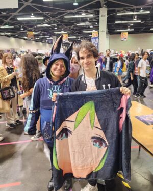 Zachary Gordon Instagram - Had a blast at Anime Impulse last month ✌🏼!!! 

Forever grateful for the kind words, meaningful conversations, and *thoughtful charms, bracelets, stickers, shirts, blankets, drawings, paintings, and yes … my very own life size flower covered orb* 

My room is officially a “Tighnari” shrine… and I wouldn’t want it any other way 💚