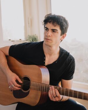 Zachary Gordon Instagram - Shooting my next album cover tomorrow… New music coming very - VERY soon !! 🔥✌🏼🎸