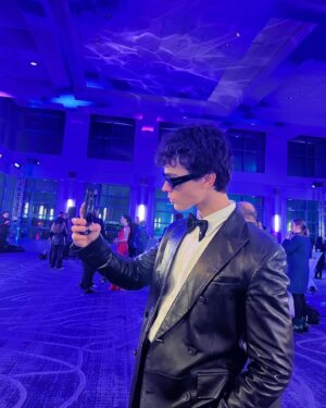 Zackary Arthur Instagram - left earth and went to @saturnawards 

Stylist: @tarzinichols
Stylist assist: @jen_and_juice
grooming: @ashleyceemakeup
Studio: @striiike

products i’d like to mention

@houseofskuff 
@grownalchemist
