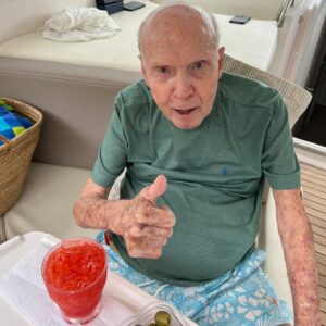 Zagallo Instagram - Curtindo o fim de ano! 
Que venha 2022 com muita paz, saúde e alegria para todos!! 😎
.
.
#velholobotaon #quevenha2022