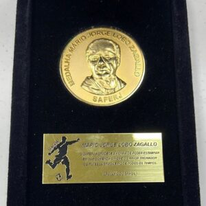 Zagallo Instagram - Hoje recebi a visita do Parreira, Américo Faria, Zé Mário, Enio Faria e Alfredo Sampaio, presidente da SAFERJ, recebendo a medalha da criação da comenda do mérito esportivo do futebol carioca. Foi muito bacana e fiquei muito honrado! Obrigado!
.
.
#velholobotaon