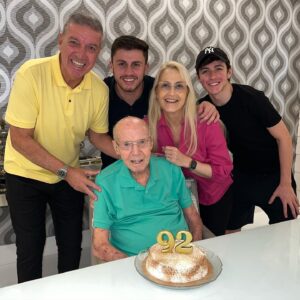 Zagallo Instagram - Passando o aniversário da melhor maneira, ao lado da família! ❤️ 
Obrigado pelo carinho! 
.
.
#velholobotaon