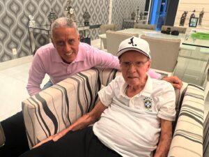 Zagallo Instagram - Receber visitas de grandes amigos é sempre muito bom! 
.
.
#velholobotaon