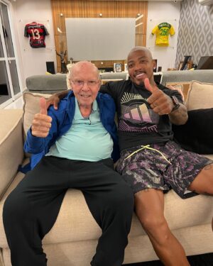 Zagallo Instagram - Nada como sair de férias e passar na casa do meu amigo Zagallo para conversar e buscar conhecimento.

Desejo um 2023 abençoado com muita fé pra você, Velho Lobo. Estamos juntos sempre. 💪🏾 #ZagalloSports