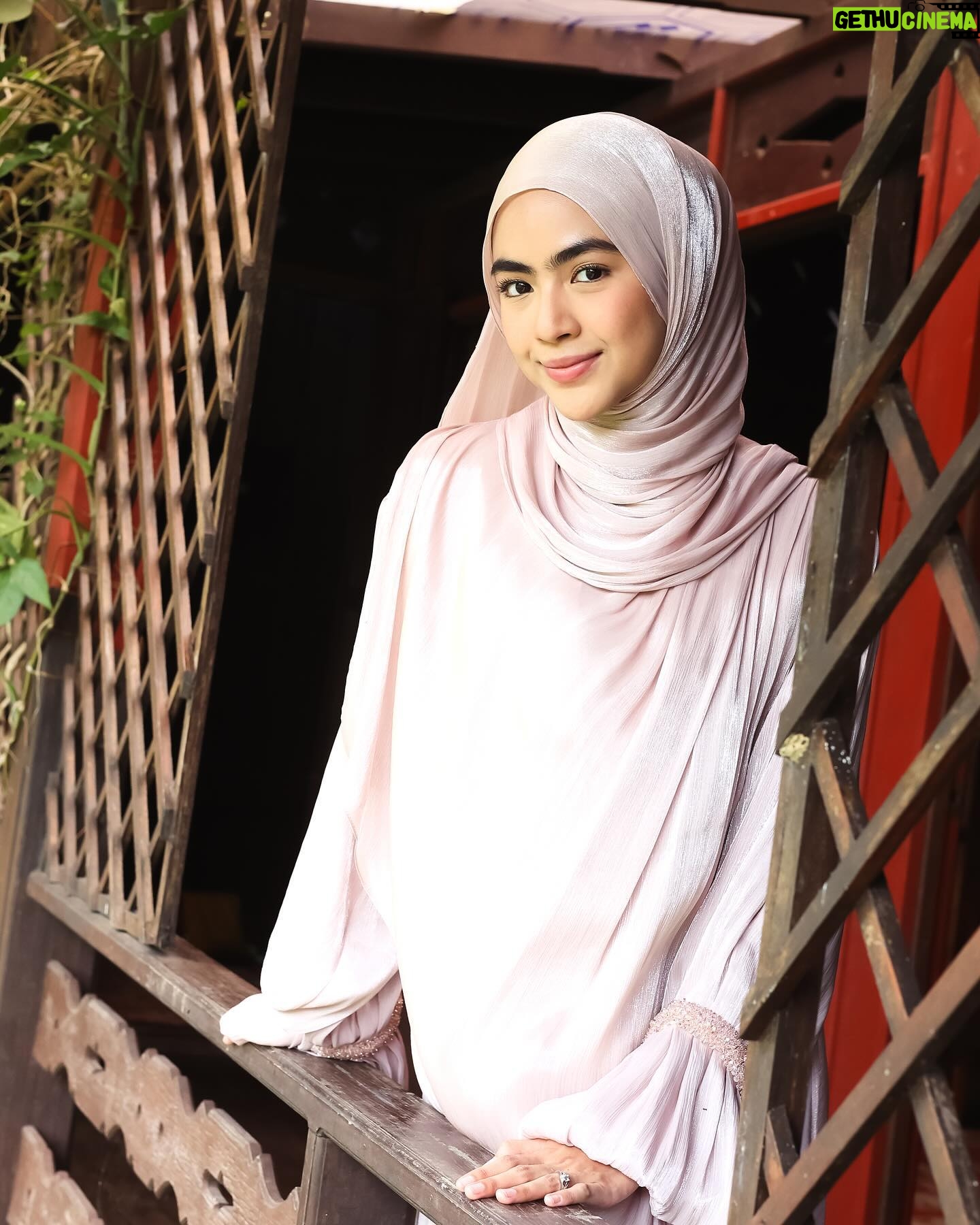 Zahiril Adzim - 81K Likes - Aminah ikut je cakap Ummi & Walid kalini. Lepasni, kita jadi satu keluarga yang bahagia ye ☺️
Korang tengok dekat TV3 & Tonton okay! 🤍
#AkuBukanUstazah
#AkasiaTV3
