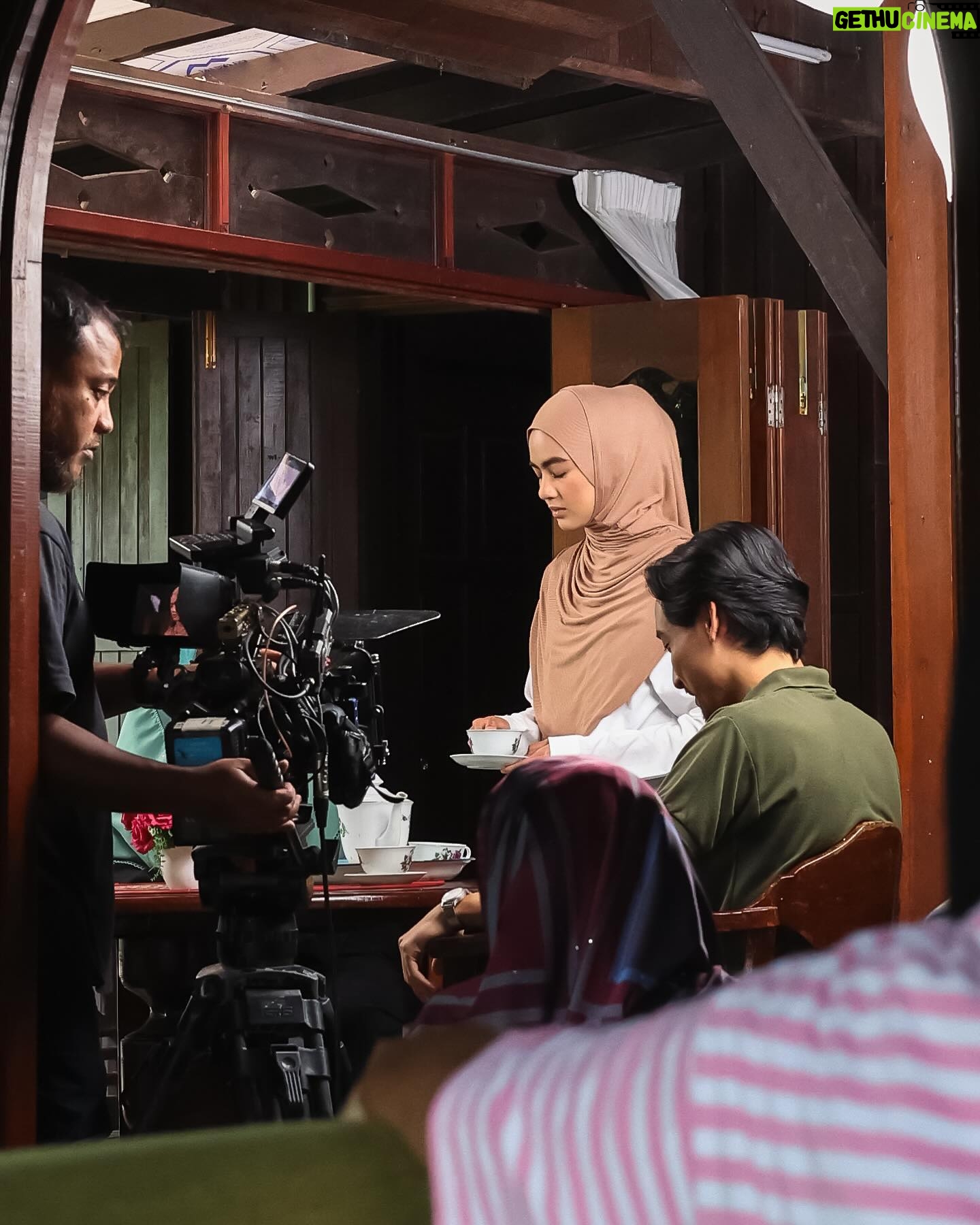 Zahiril Adzim - 81K Likes - Aminah ikut je cakap Ummi & Walid kalini. Lepasni, kita jadi satu keluarga yang bahagia ye ☺️
Korang tengok dekat TV3 & Tonton okay! 🤍
#AkuBukanUstazah
#AkasiaTV3