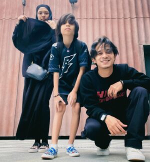 Zahiril Adzim Instagram - Hye.
It’s 3 of us again.
♥️