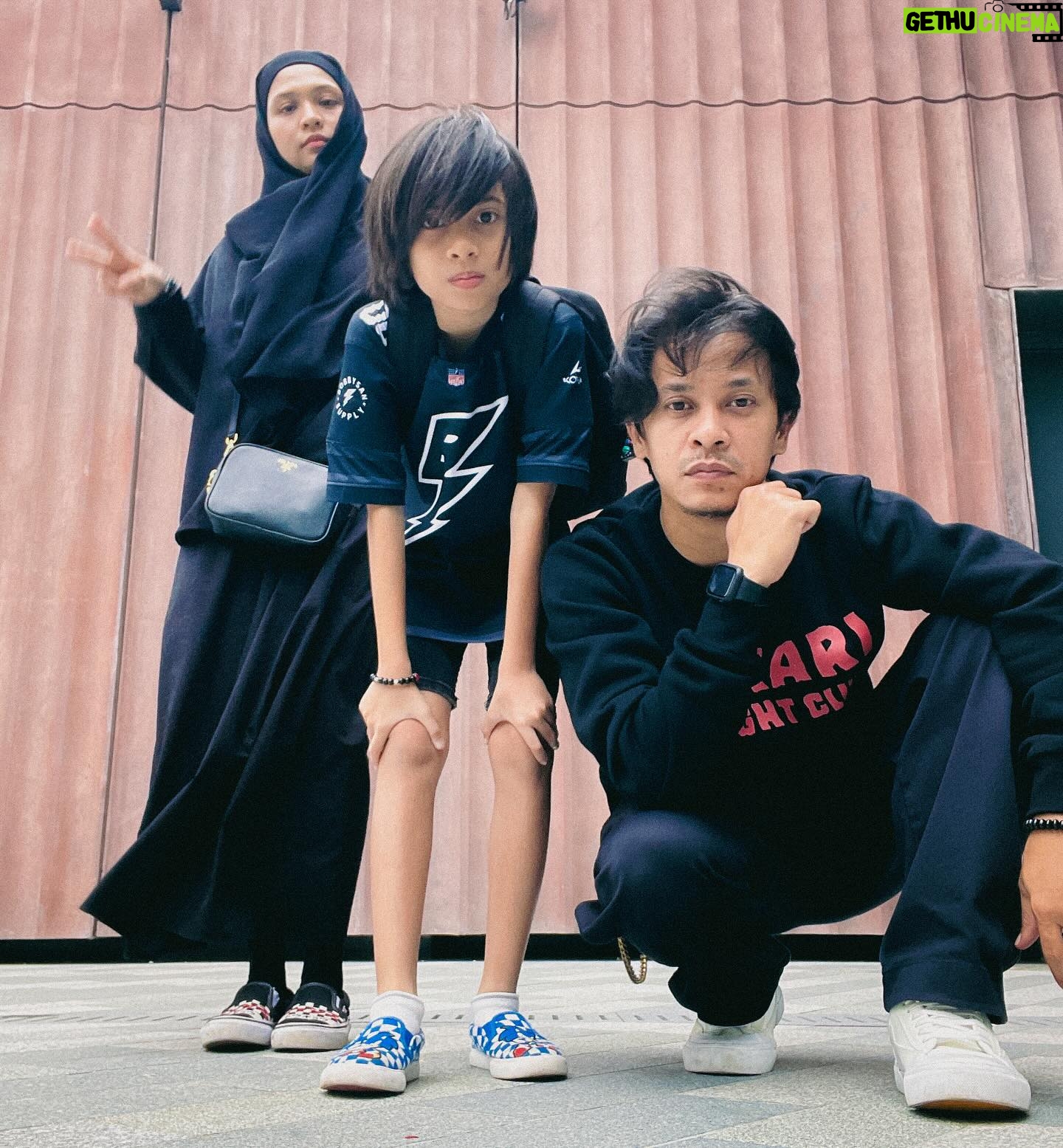 Zahiril Adzim - 31.9K Likes - Hye.
It’s 3 of us again.
♥️