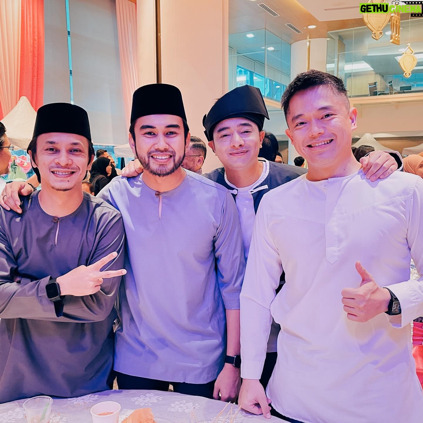 Zahiril Adzim - 4.5K Likes - Majlis Jamuan Raya Aidilfitri Dato’ Sri @ismailsabri60. Thanks for having us Dato’ Sri 🙏🏻
Thanks for inviting Cha @dafiismailsabri