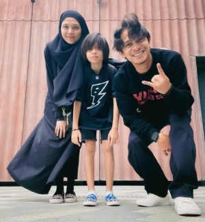 Zahiril Adzim Instagram - Hye.
It’s 3 of us again.
♥️