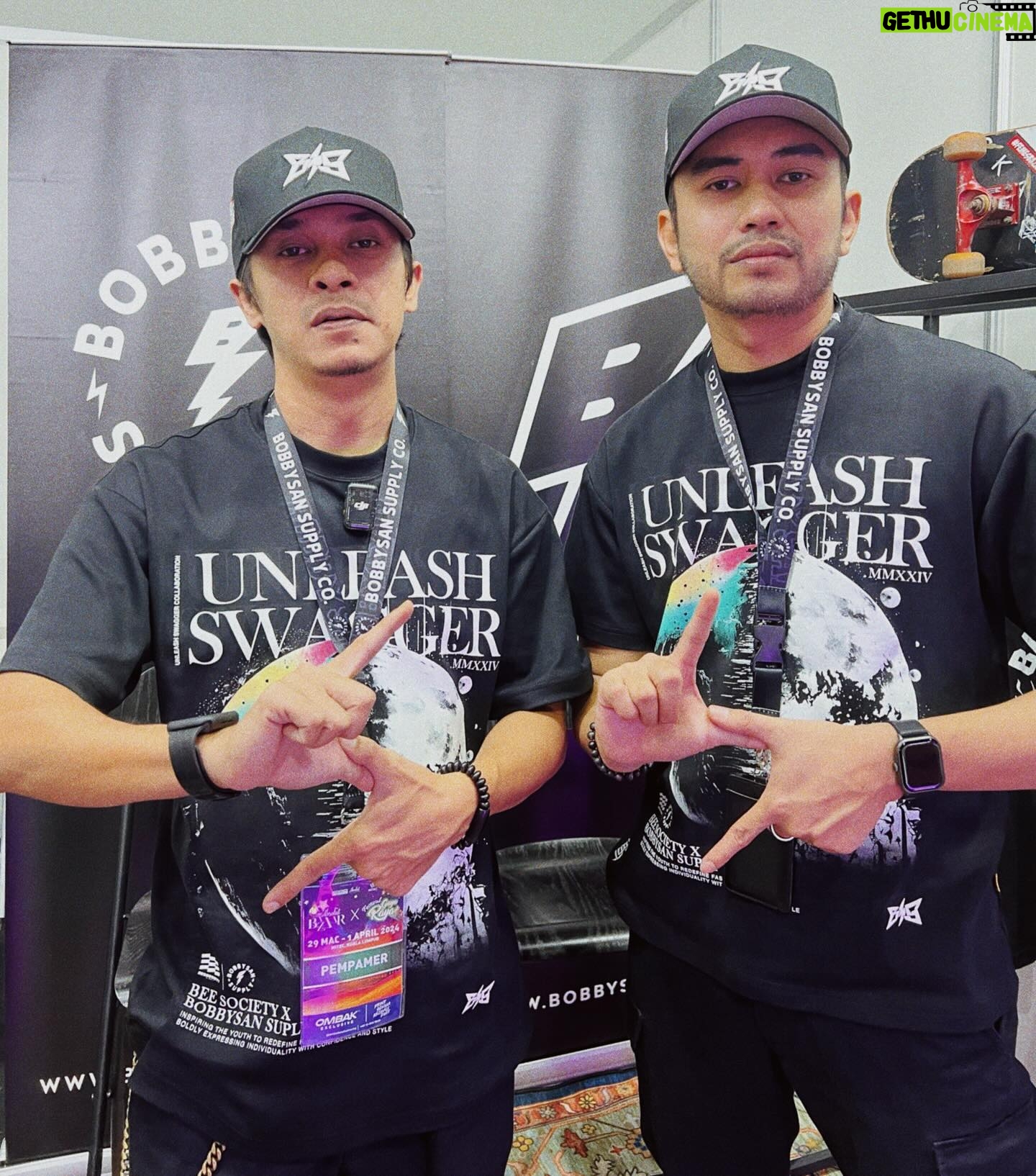 Zahiril Adzim - 2.4K Likes - Well Done ! Team @bobbysansupply ⚡️! We made it. Alhamdulillah selesai sudah pengembaraan kami 66 jam untuk event terbesar raya tahun ni di @absolutbazaar . Kami budak baru belajar, banyak lagi kena belajar dan pengalaman disini kami ambik untuk ke masa akan datang. Thankyou jugak rakan2 vendor yg lain berkongsi pengalaman dan pendapat. Alhamdulillah kami berjuang smpai habis ! Barang @bobbysansupply SOLD OUT Alhamdulillah terima kasih sudi singgah shopping barang kitaorng. Yang mana x sempat tu, minta maaf banyak2. Insya Allah bnyak lagi collection2 terbaru kitaorng akan keluar lepas ni. Terus support, beli dan angkat lokal brand ! See you next time ⚡️⚡️⚡️