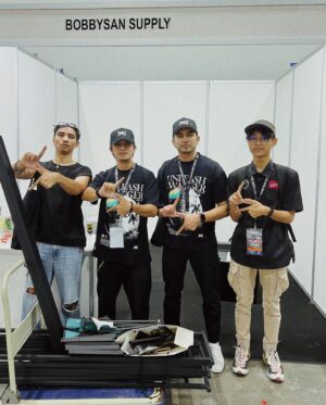 Zahiril Adzim Instagram - Well Done ! Team @bobbysansupply ⚡️! We made it. Alhamdulillah selesai sudah pengembaraan kami 66 jam untuk event terbesar raya tahun ni di @absolutbazaar . Kami budak baru belajar, banyak lagi kena belajar dan pengalaman disini kami ambik untuk ke masa akan datang. Thankyou jugak rakan2 vendor yg lain berkongsi pengalaman dan pendapat. Alhamdulillah kami berjuang smpai habis ! Barang @bobbysansupply SOLD OUT Alhamdulillah terima kasih sudi singgah shopping barang kitaorng. Yang mana x sempat tu, minta maaf banyak2. Insya Allah bnyak lagi collection2 terbaru kitaorng akan keluar lepas ni. Terus support, beli dan angkat lokal brand ! See you next time ⚡️⚡️⚡️