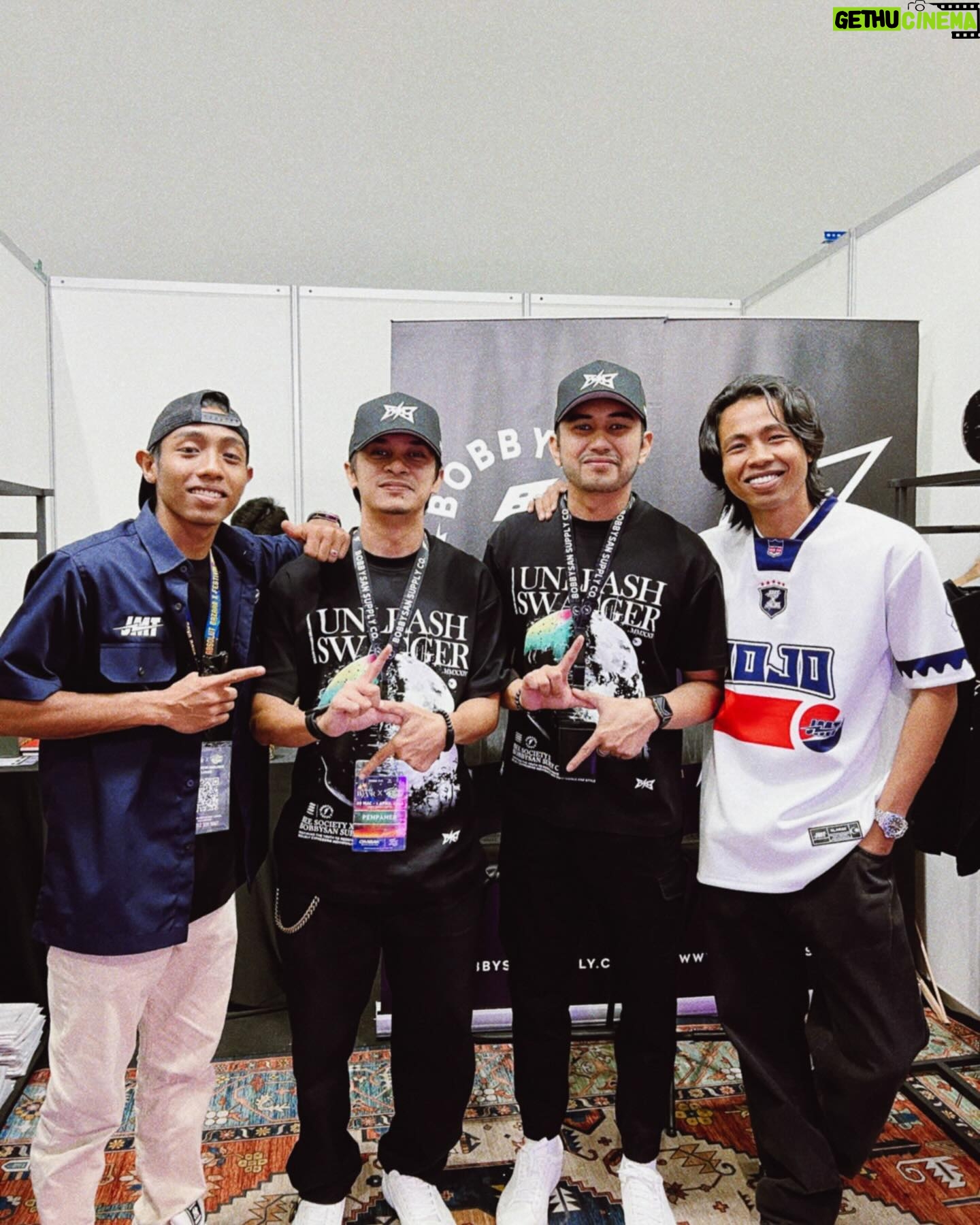 Zahiril Adzim - 2.4K Likes - Well Done ! Team @bobbysansupply ⚡️! We made it. Alhamdulillah selesai sudah pengembaraan kami 66 jam untuk event terbesar raya tahun ni di @absolutbazaar . Kami budak baru belajar, banyak lagi kena belajar dan pengalaman disini kami ambik untuk ke masa akan datang. Thankyou jugak rakan2 vendor yg lain berkongsi pengalaman dan pendapat. Alhamdulillah kami berjuang smpai habis ! Barang @bobbysansupply SOLD OUT Alhamdulillah terima kasih sudi singgah shopping barang kitaorng. Yang mana x sempat tu, minta maaf banyak2. Insya Allah bnyak lagi collection2 terbaru kitaorng akan keluar lepas ni. Terus support, beli dan angkat lokal brand ! See you next time ⚡️⚡️⚡️