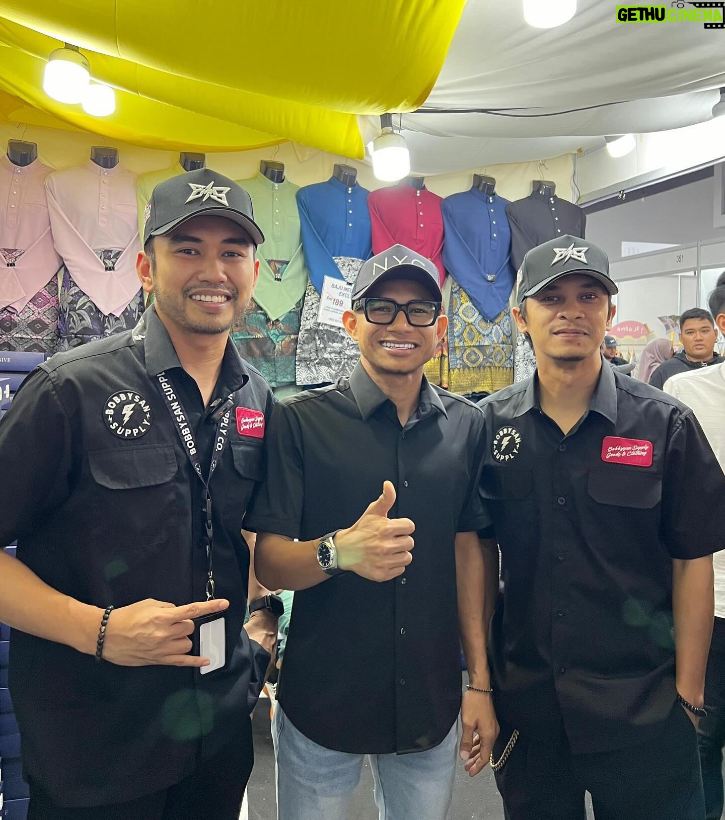 Zahiril Adzim - 2.4K Likes - Well Done ! Team @bobbysansupply ⚡️! We made it. Alhamdulillah selesai sudah pengembaraan kami 66 jam untuk event terbesar raya tahun ni di @absolutbazaar . Kami budak baru belajar, banyak lagi kena belajar dan pengalaman disini kami ambik untuk ke masa akan datang. Thankyou jugak rakan2 vendor yg lain berkongsi pengalaman dan pendapat. Alhamdulillah kami berjuang smpai habis ! Barang @bobbysansupply SOLD OUT Alhamdulillah terima kasih sudi singgah shopping barang kitaorng. Yang mana x sempat tu, minta maaf banyak2. Insya Allah bnyak lagi collection2 terbaru kitaorng akan keluar lepas ni. Terus support, beli dan angkat lokal brand ! See you next time ⚡️⚡️⚡️