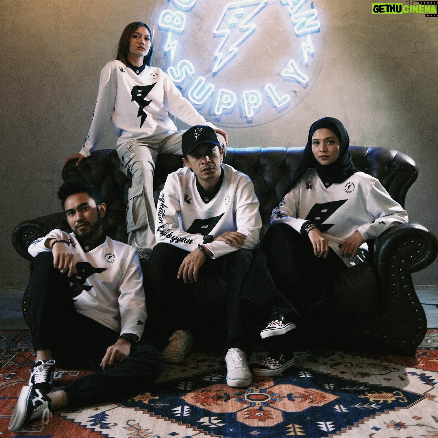 Zahiril Adzim - 4.1K Likes - Ready? Online release @ www.bobbysansupply.com, 12pm ⚡️
Ouh, btw thanks to everyone who came and support our store soft launch yesterday! Have a good weekend, have a good rest!
Don’t forget to catch us live on Tik Tok tonight @ 9pm!