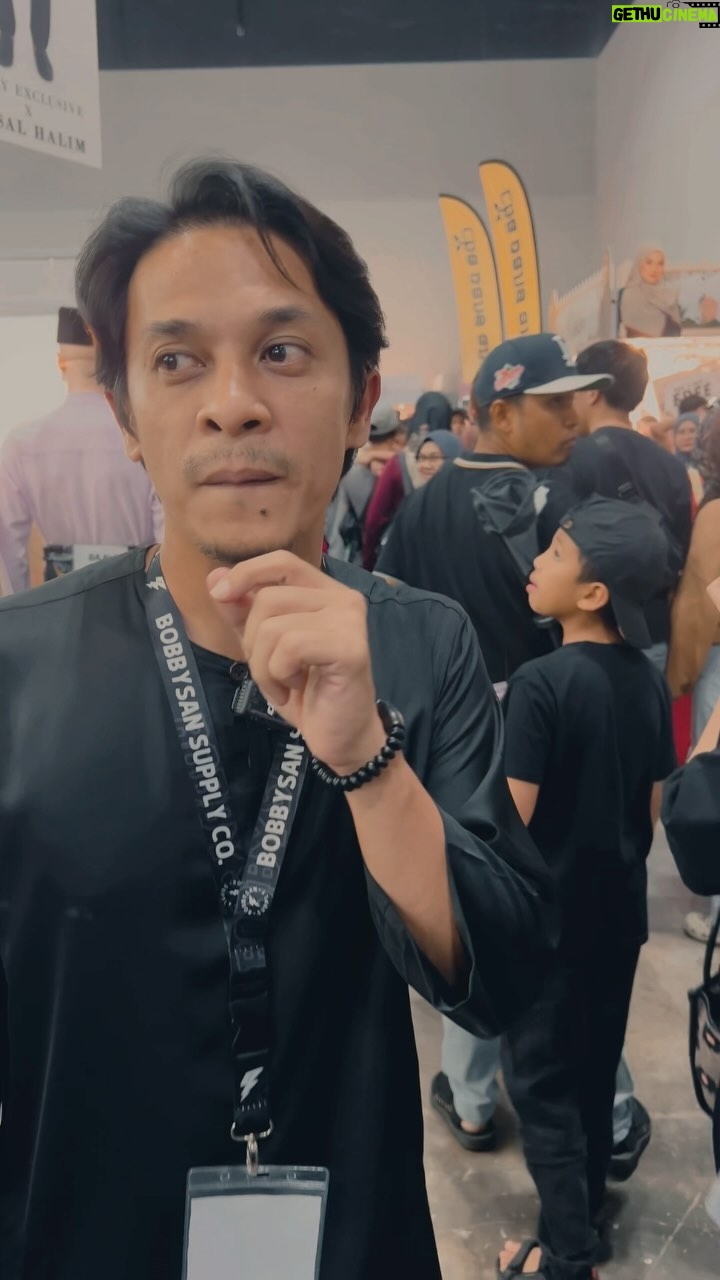 Zahiril Adzim - 4K Likes - 1st day @ Absolute Bazar, Mitec completed⚡️
Barang banyak dah habis, tak tahu berapa lama bertahan.
For the first time @bobbysansupply buat discount hanya di event ni.
Jumpa di @absolutbazaar 29 Mac - 1 April.