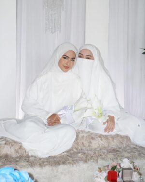 Zahiril Adzim Instagram - Betul ke Aminah kahwin dengan Dr Omar? Atau mungkin hanya mimpi semata mata 🫣🤭 

#AkuBukanUstazah 
#AkasiaTV3