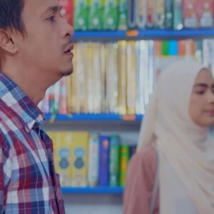 Zahiril Adzim Instagram - Betul ke Aminah kahwin dengan Dr Omar? Atau mungkin hanya mimpi semata mata 🫣🤭 

#AkuBukanUstazah 
#AkasiaTV3