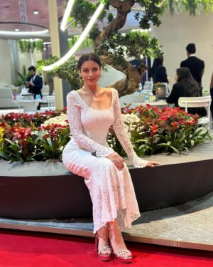 Zahra Habib Instagram - أرشد روحك لمن يهبك من روحه 
لأن 
كل الأعمال بالنيات إلاالحب بالأفعال