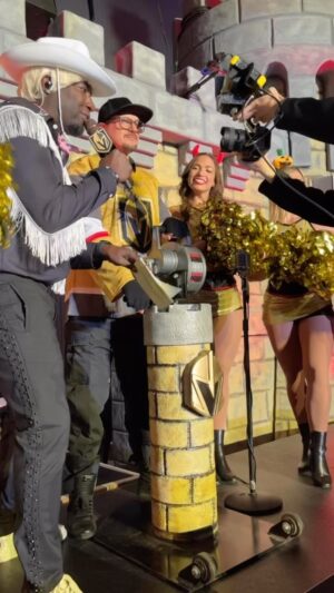 Zak Bagans Instagram - Thanks to @vegasgoldenknights for having me for their Halloween game 🎃👻🏒🥅