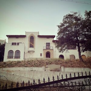 Zak Bagans Instagram - After years and years of tryin to gain access into the abandoned Los Feliz Murder Mansion, a place where a gruesome and mysterious crime occured 60 years ago, many urban legends spread fast about what happened and what lurks inside. It is time to break the seal and I invite you all to a special 2-part historic investigation premiering Thursday 10/9c on @travelchannel streaming same-day on @discoveryplus We will be joined by @kevinfrazier @entertainmenttonight and @richardlaellillard
