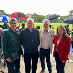 Zali Stegall Instagram - 🏏Fabulous turn out this morning for the official opening of the Alan Border Pavilion in Mosman. The beautiful new pavilion and grandstand also has function rooms, public toilets and change rooms for local sports. 

Alan Border himself was there to mark the occasion and was joined by fellow cricketing great Ian Chappell as well as many past and present members of the @mosmancricketclub.

Onlookers braved the weather to also view the unveiling of a statuesque bronze sculpture of Alan Border, created by sculptor Linda Klarfeld. 

@felicitywilsonmp
@carolyncorriganmayor
@mosmancouncil