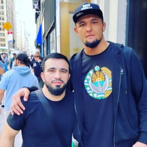 Zarrukh Adashev Instagram - Alhamdulillah shuncha vaqt kutdi kutganiga yarasha Allah berdi @nursulton_ruziboev Tabriklayman champ hamisha shunaqa kamtarin bolib yuring va Allah hammasini joy joyiga soladi 
O’zbekiston halqini ham Tabriklayman 🇺🇿✅