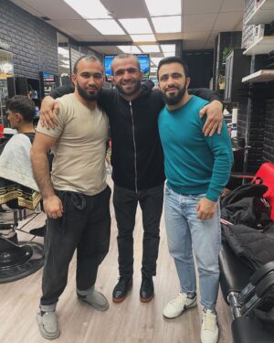 Zarrukh Adashev Instagram - Мои самые любимые братья @timurvaliev_df @the__lion_barbershopbk 
Тимур виновник моего любви к кофе 😁 у него много чего я научился как в спорте так и в жизни ❤️#старшиебратья
