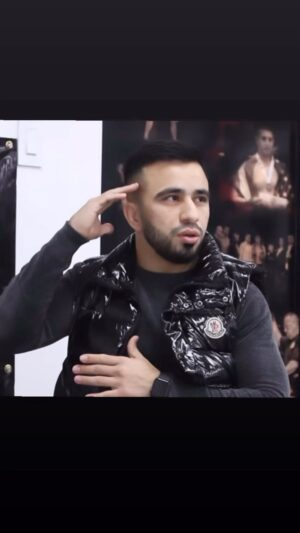 Zarrukh Adashev Instagram - Sportni deb ishni tashab qoyish kerak emas,yoki ishni deb sportni tashab qoyish kerak emas ikkovini ham eplasa boladi agar odamda xoxish bo’lsa.
Hechkimni quloq solmanglar yollaringizdan kop odam chiqadi sportingni Nima foydasi bor deb javob ularga bitta.
men yaxshi korgan ishimni qilayapman o’zimni hursand qilish uchun tam,m chempion bo’lsam yaxshi bo’lmasam ham yaxshi korgan ishimni qilayapman 
Omad Hamma sportchilarga ✊🏻👊🏻#thelion