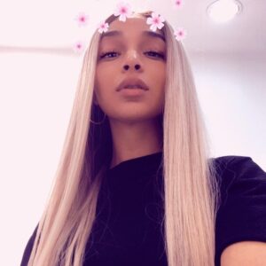 Zayra Setouty Instagram - C’est un gros problème @flaw.lace 😈