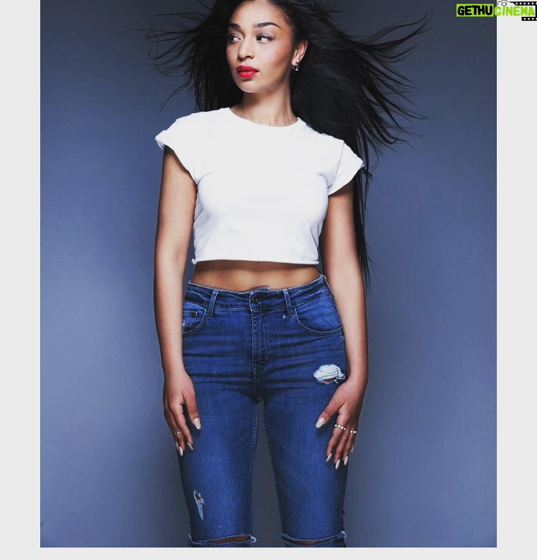 Zayra Setouty - 569 Likes -