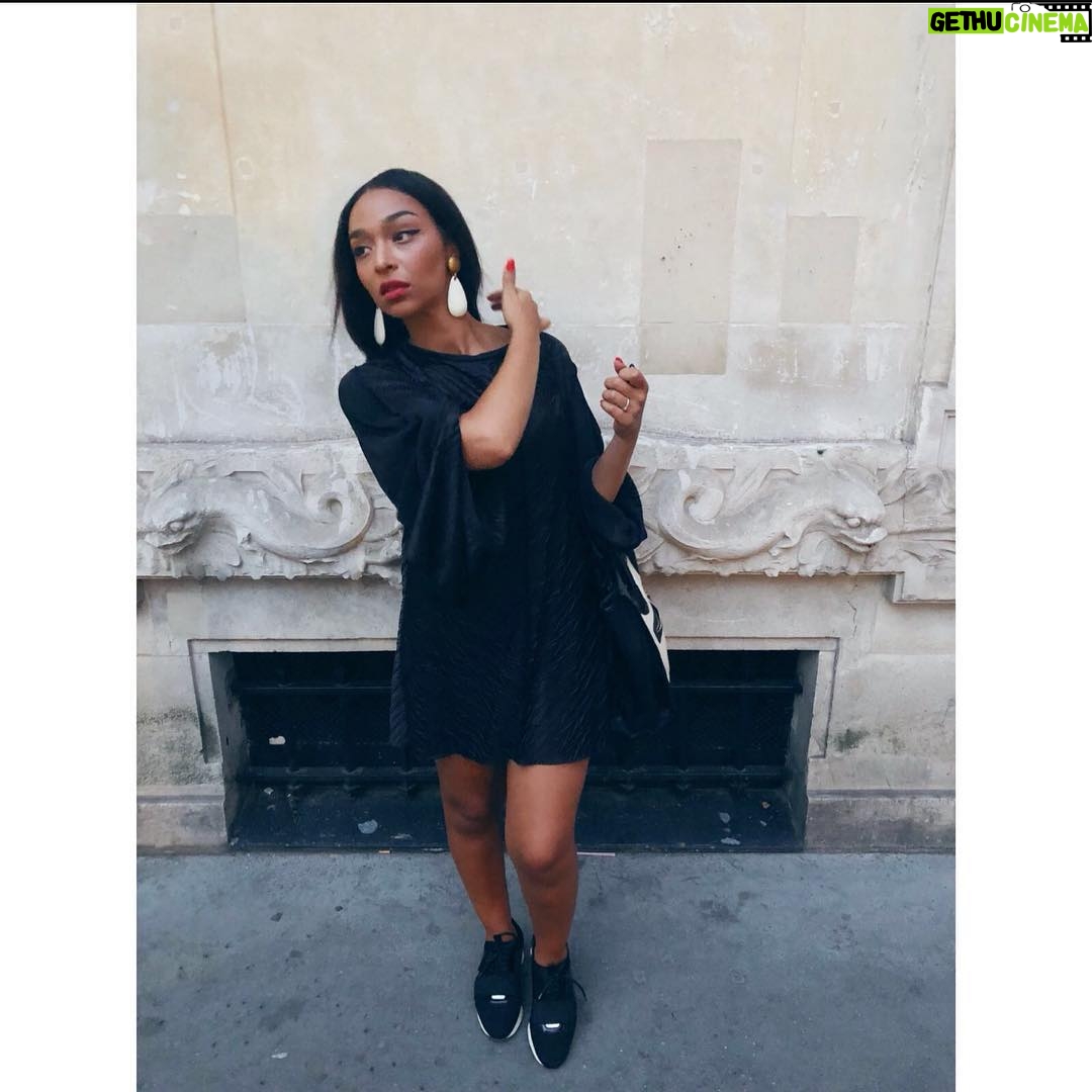 Zayra Setouty - 1.1K Likes - Le principal dans tout Ƨa cāest de sentir en accord avec sois mĆŖmeš§š½āāļø
#InutileDeJouerUnRĆ“le ā¦ļø #ExactlyWhereIshouldBe