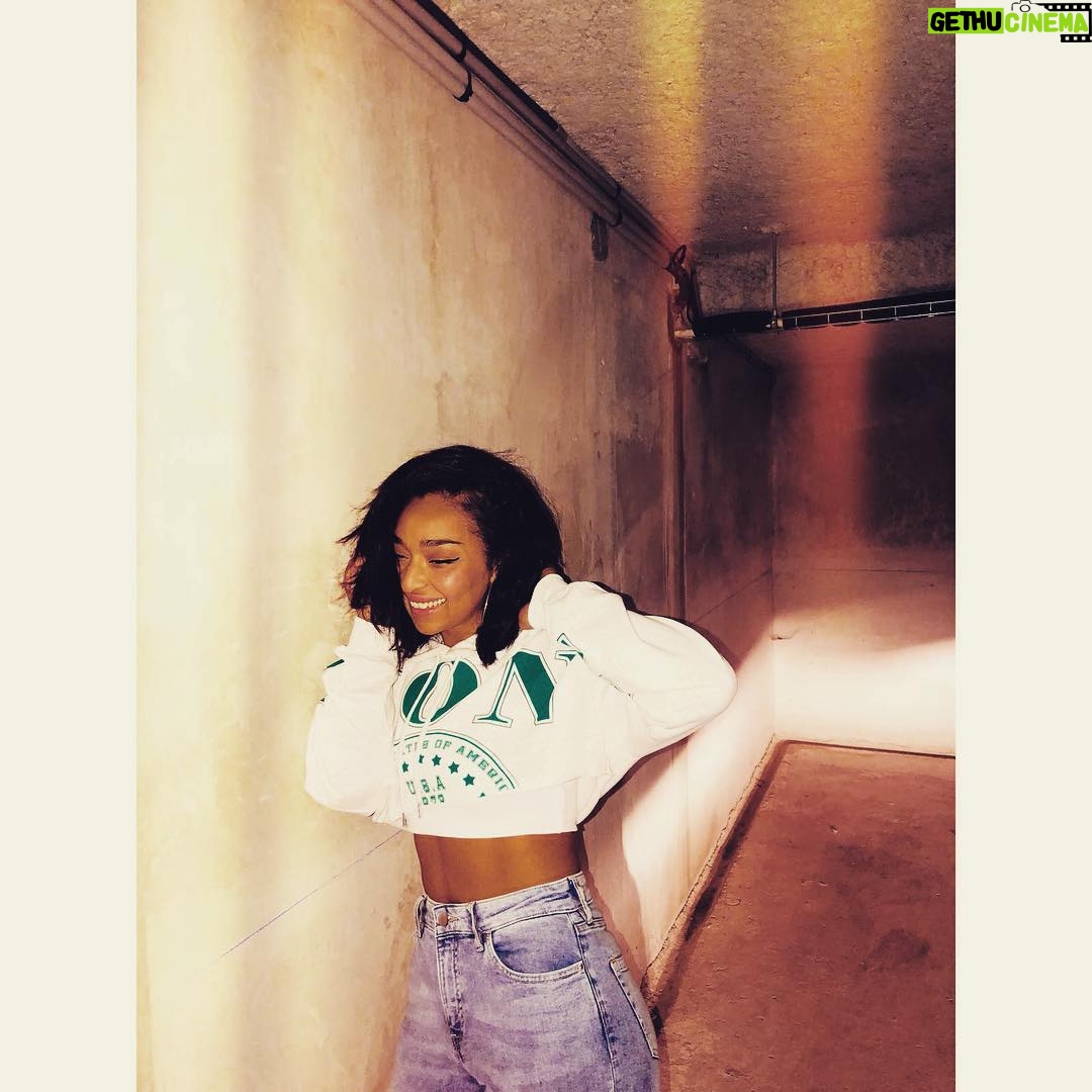 Zayra Setouty - 1K Likes -