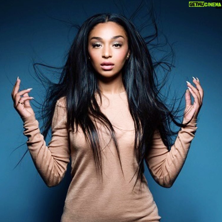 Zayra Setouty - 1.1K Likes -