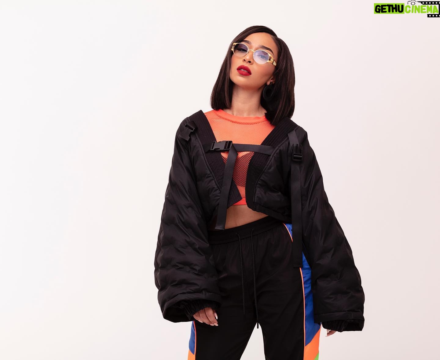 Zayra Setouty - 1.1K Likes - š