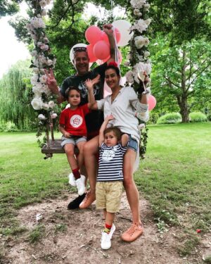 Zdenka Predná Instagram - 🙏🏼🌸 #familytime 
#kedclovekzvazujezecizobratdetinasvadbualebonie
#odpovedjevzdyano
#ziadnaopica 
#zatoVelaZajacovAPavov
#LubteSa❤️❤️