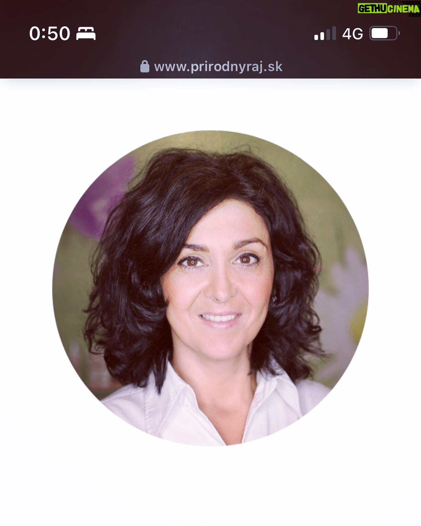 Zdenka Predná - 525 Likes - To je ONA!
Saška z @prirodnyraj 🌱
Žena, ktorá ma inšpirovala, že sa to dá ešte lepšie, ešte udržateľnejšie a ľudskejšie..
Deje sa to!
Proste vliala do mňa nádej, že na svete JE a môže byť ešte krajšie.
Vďaka ľudom, ktorý to robia z presvedčenia a s obrovskou energiou a odhodlaním!🙏🏼🌺
O čo ide?
DEMETER..
Vedela som, že tento farebný obdĺžnik zaručuje kvalitu biodynamických produktov vyššej rady ako Bio.
Ale netušila som, že je to až tak náročné, a zároveň láskavé..
Proste ma to dostalo!
Nevedela som, že
Biodynamické poľnohospodárstvo má navyše od organického poľnoh.
Metafyzické a Duchovné korene
Je oveľa popredu, lebo pracuje so životnou silou matky prírody.
Rastliny sa zbierajú, keď majú najvyššiu možnú účinnosť podľa lunárneho kalendára, položenia hviezd a planét s cielom LIEČIŤ ZEM
a pestovať potraviny bohaté na živiny bez použitia chemikálii.
Je to komplexný holistický prístup, ktorý vytvára spojenie medzi FARMÁROM, PÔDOU, RASTLINAMI, ZVIERATAMI a VESMÍROM 🪐🌸..
No nádhera!!
Čo som tiež nevedela, že Saška má 3 vysoké školy, ona mi to normálne zatajila, skoro som odpadla, keď som zistila, že študovala PRÁVO, POLITOLÓGIU A FYZIOTERAPIU.. Saši!!!🌸
A posledná vec
@prirodnyraj je jediný obchod na SVETE!!! 🌝💥, kde môžete nájsť všetky kozmetické produkty v DEMETER kvalite pokope! Sila čo?
Saška sa so všetkými výrobcami pozná osobne, navštevujú sa a mala možnosť nazrieť im priamo do kuchyne a že to aj urobila o tom nemám pochýb!!!
Tak a pre tých, ktorých to zaujíma a prečítali až do konca, mám špeciálny darček!!
Napíš do komentu,
🌺či si sa už stretla s demeter označením
🌸či si vedela aj predtým čo to znamená
🍀prípadne o aký produkt, potravinu sa jedná a ako si bola spokojná ...
alebo klasicky napíš aspoň 🪐🌸🐋
a približne o mesiac vyberiem možno práve teba a darujem ti moje obľúbené produkty ktoré už mám vyskúšané🌺..
a samozrejme sleduj @prirodnyraj
.. čaute!! 🥰
#holistic #demeter #biodynamicproducts #prirodnyraj